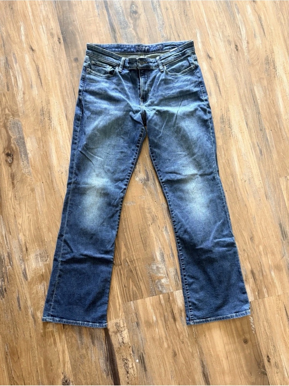 Lucky Brand Women's Sweet Boot Cut Jeans - Distressed Feathered wash no holes